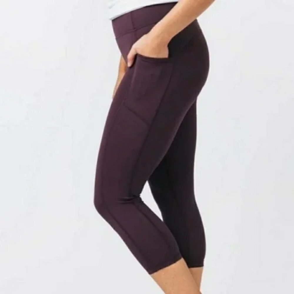ZYIA | Wine Purple Brilliant Pocket Capri Leggings Burgundy‎ Maroon Side Pockets